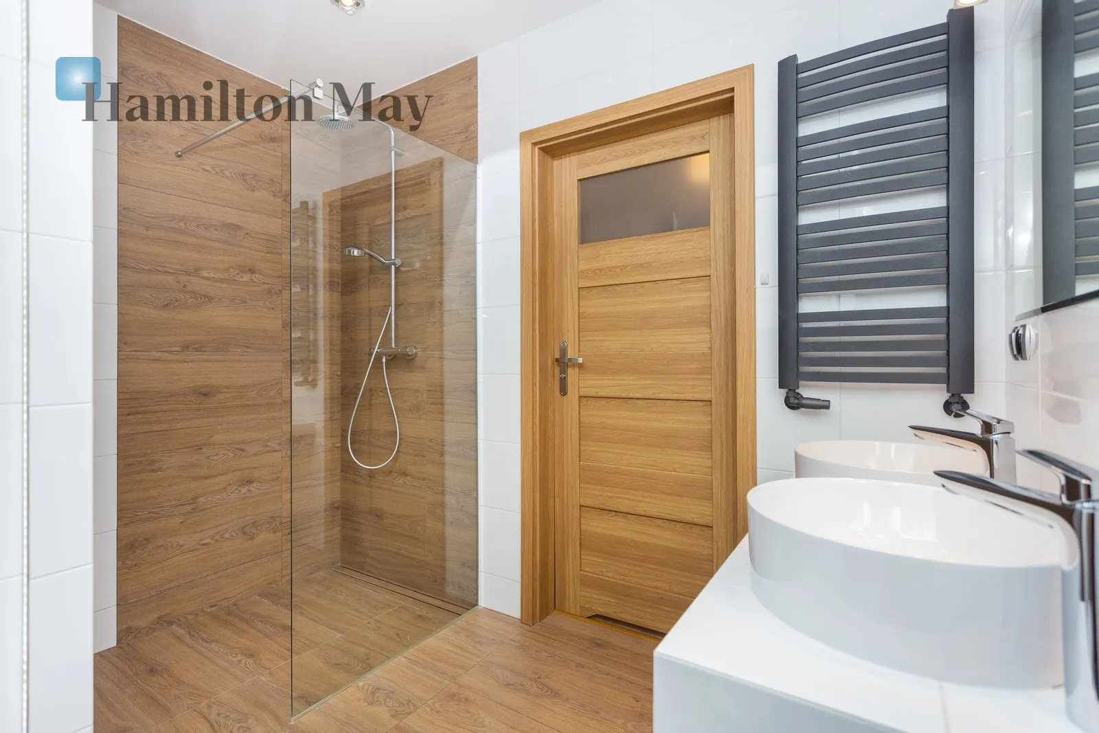 Subregion: Wola Justowska Distance to centre: 4.91 km Level: -9 Price: 17500 PLN Bedrooms: 5 - slider