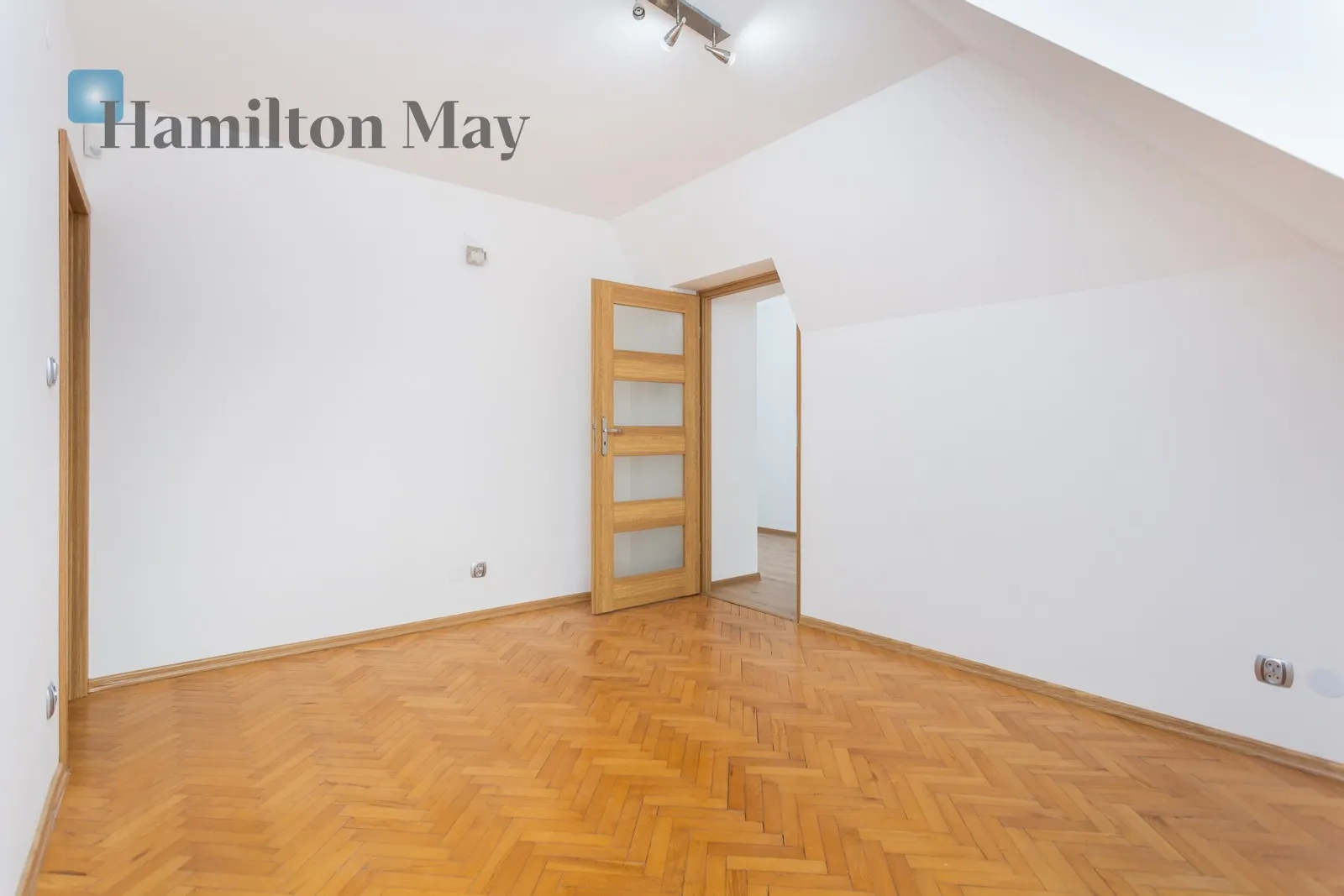 Distance to centre: 4.91 km Level: -9 - slider