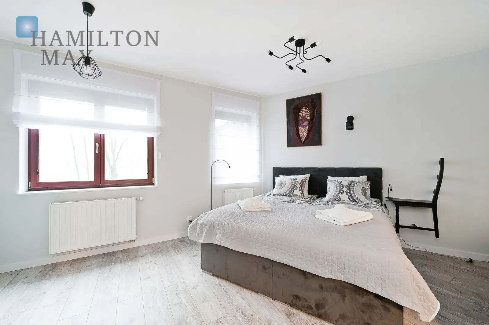 A modern apartment with a terrace in the prestigious Ludwinów development on the Vistula Boulevards - slider