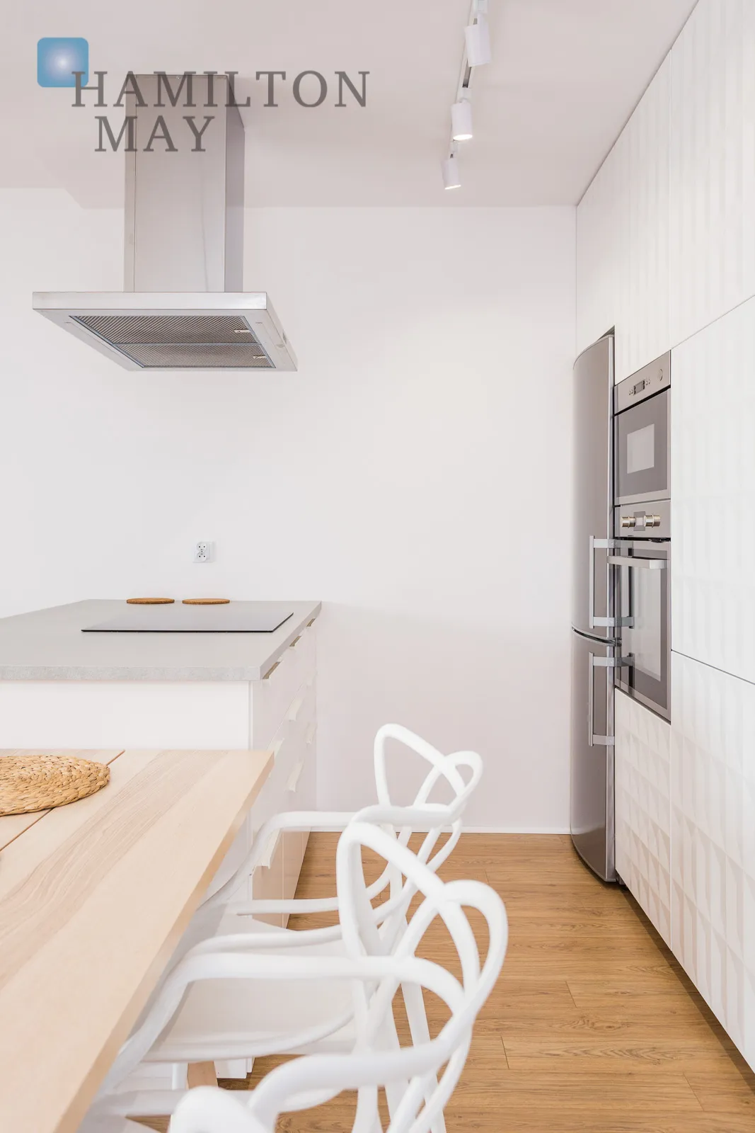 Exclusive, two-story apartment with a dressing room and two bathrooms - slider