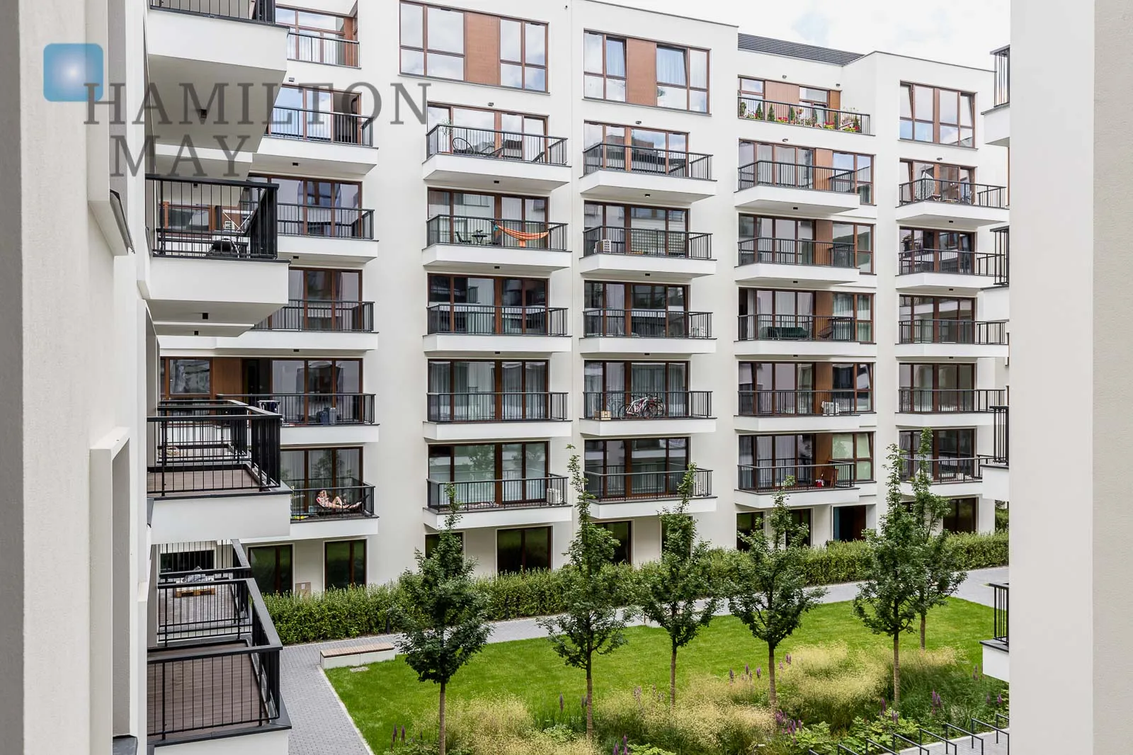 A stylish three-bedroom apartment for rent in Browary Warszawskie - slider