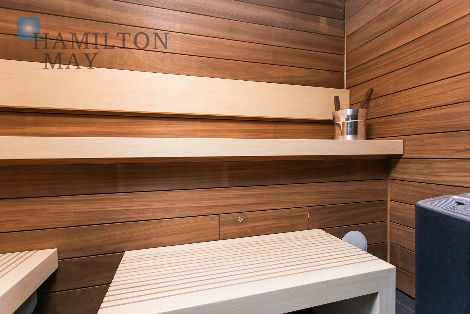 Unique apartment with panoramic views right by iconic Błonia park - slider