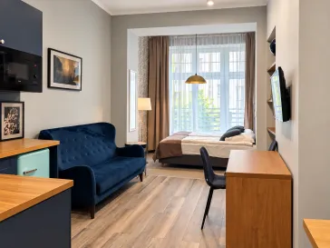 Street: Komandorska Region: Stare Miasto Distance to centre: 1.09 km Level: 1 Price: 2500 PLN Bedrooms: 0 Bathrooms: 1 Size: 30m2 Price/m2: 83 PLN - slider
