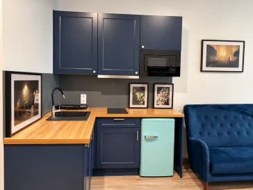 City: Wrocław Street: Komandorska Region: Stare Miasto Distance to centre: 1.09 km Level: 1 Price: 2500 PLN Bedrooms: 0 Bathrooms: 1 Size: 30m2 - slider
