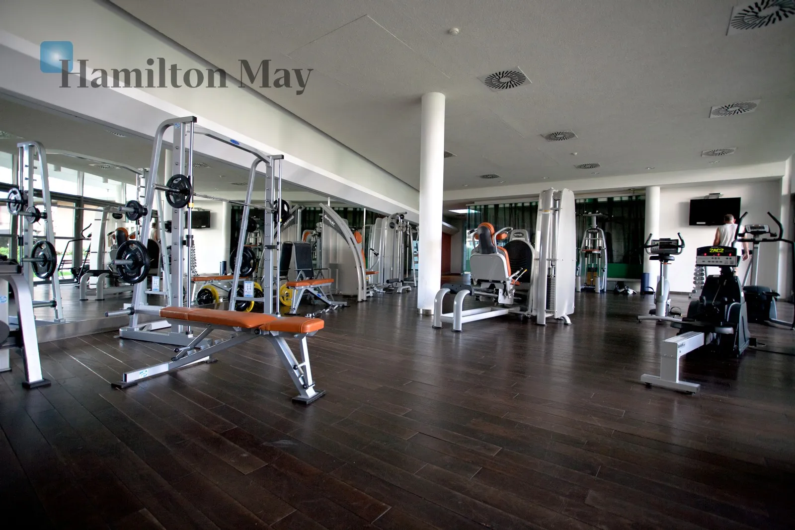 Distance to centre: 0.71 km Level: 4 Price: 3900 PLN Bedrooms: 1 Bathrooms: 1 Size: 57m2 Price/m2: 68 PLN - slider