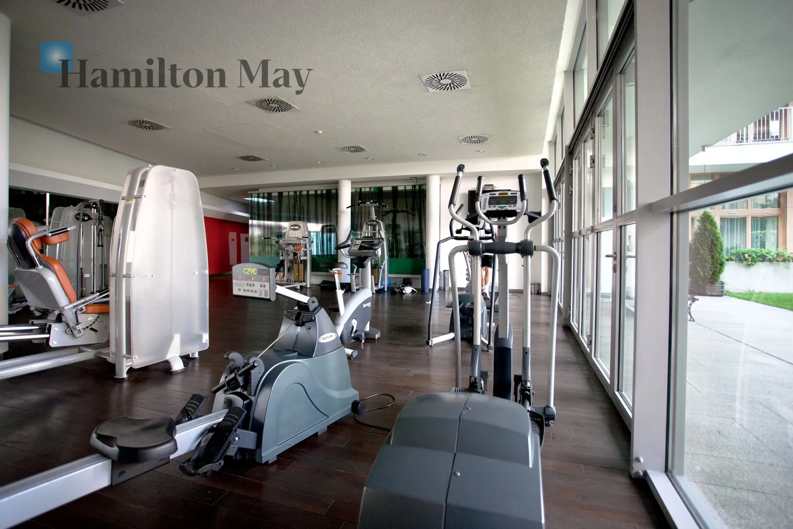 Distance to centre: 0.71 km Level: 4 Price: 3900 PLN Bedrooms: 1 Bathrooms: 1 Size: 57m2 - slider