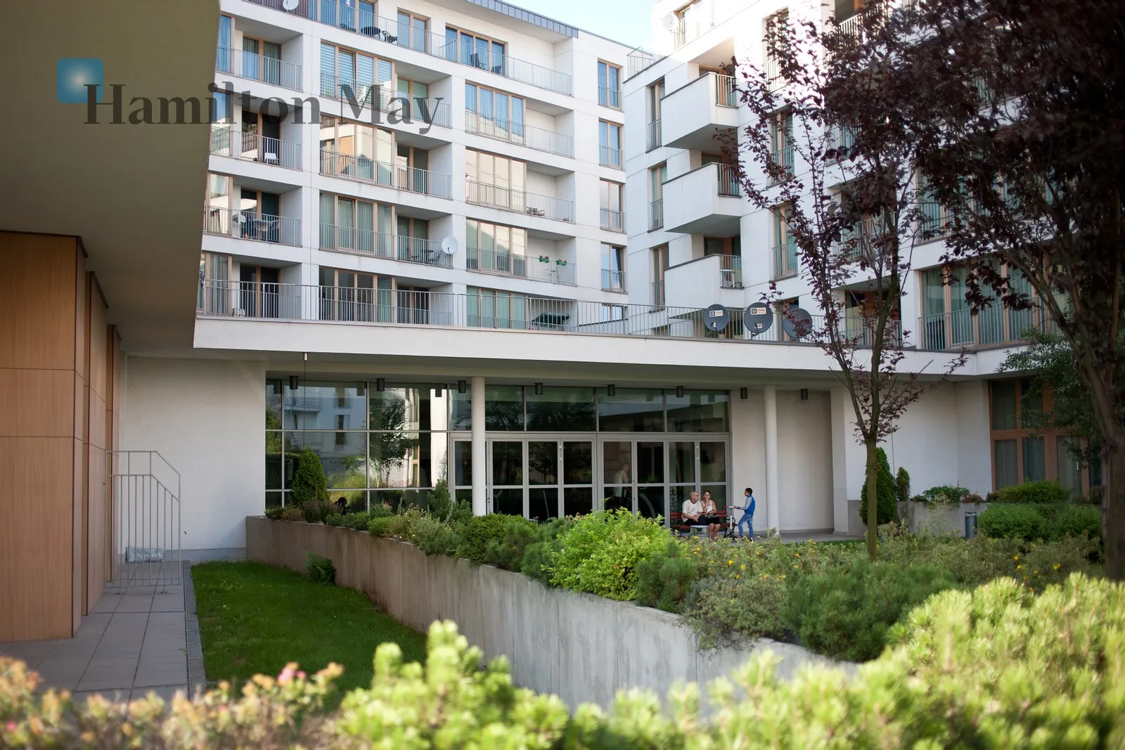 City: Kraków Street: Zwierzyniecka Region: Stare Miasto Distance to centre: 0.71 km Level: 4 Price: 3900 PLN Bedrooms: 1 Bathrooms: 1 - slider