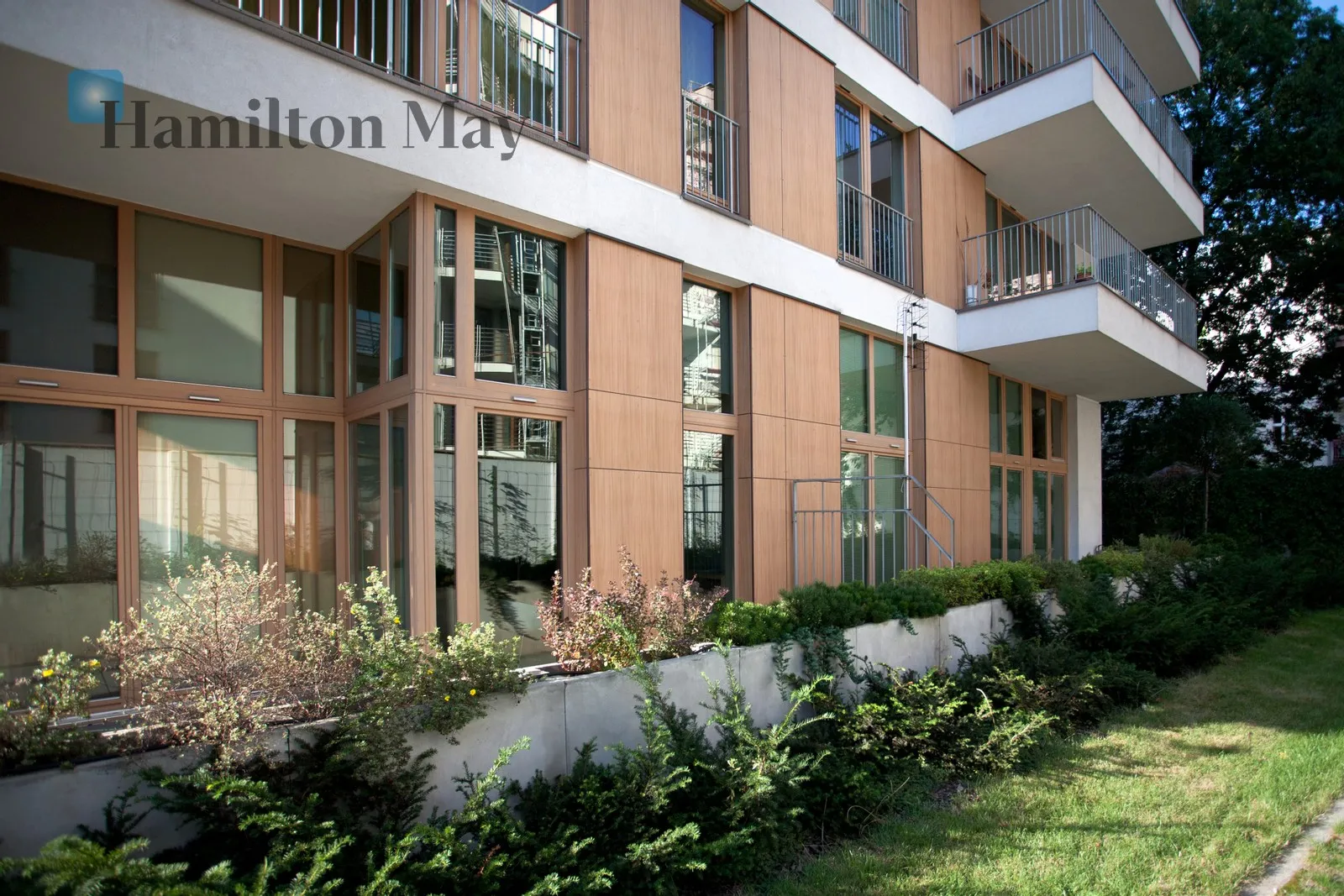 Street: Zwierzyniecka Region: Stare Miasto Distance to centre: 0.71 km Level: 4 Price: 3900 PLN Bedrooms: 1 Bathrooms: 1 Size: 57m2 Price/m2: 68 PLN - slider
