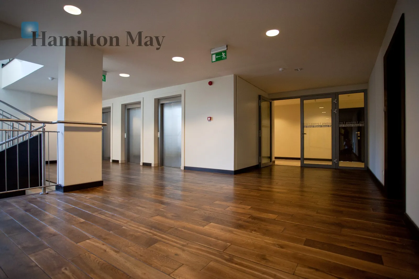 City: Kraków Street: Zwierzyniecka Region: Stare Miasto Distance to centre: 0.71 km Level: 4 Price: 3900 PLN Bedrooms: 1 - slider