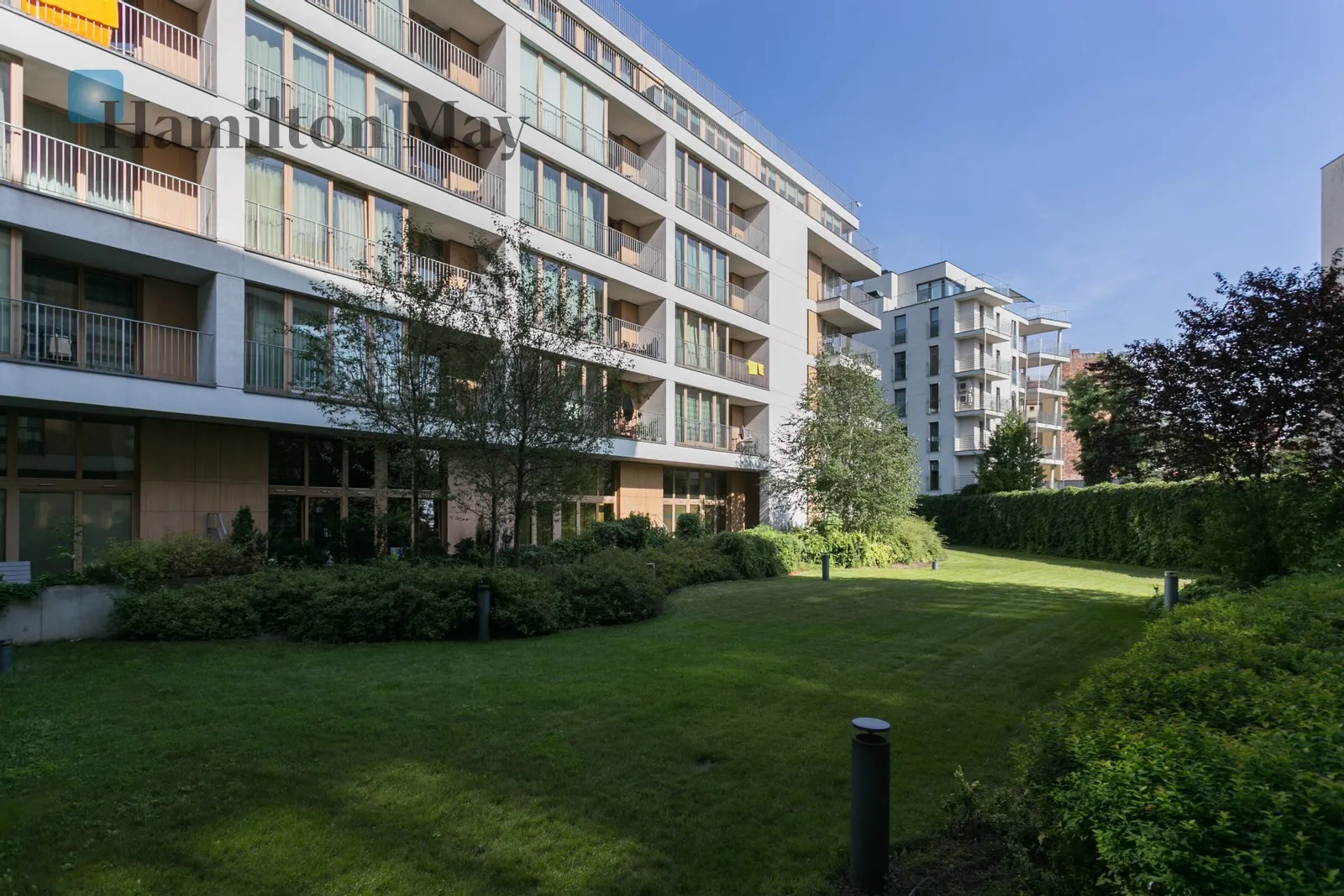 Distance to centre: 0.71 km Level: 4 Price: 3900 PLN Bedrooms: 1 - slider