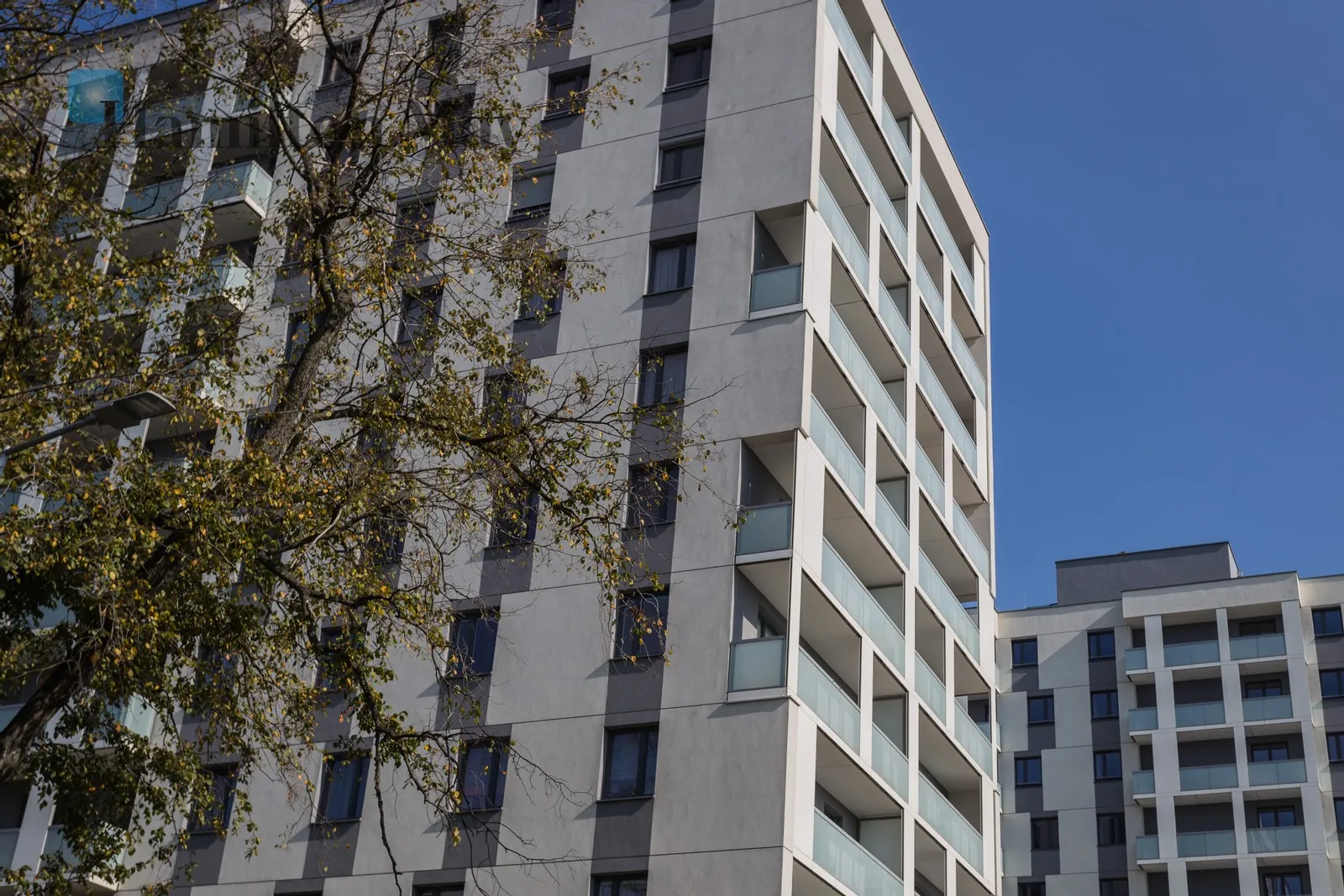 City: Kraków Street: Fabryczna Region: Grzegórzki Distance to centre: 2.46 km Level: 5 Price: 4900 PLN Bedrooms: 2 Bathrooms: 1 Size: 60m2 Price/m2: 82 PLN - slider