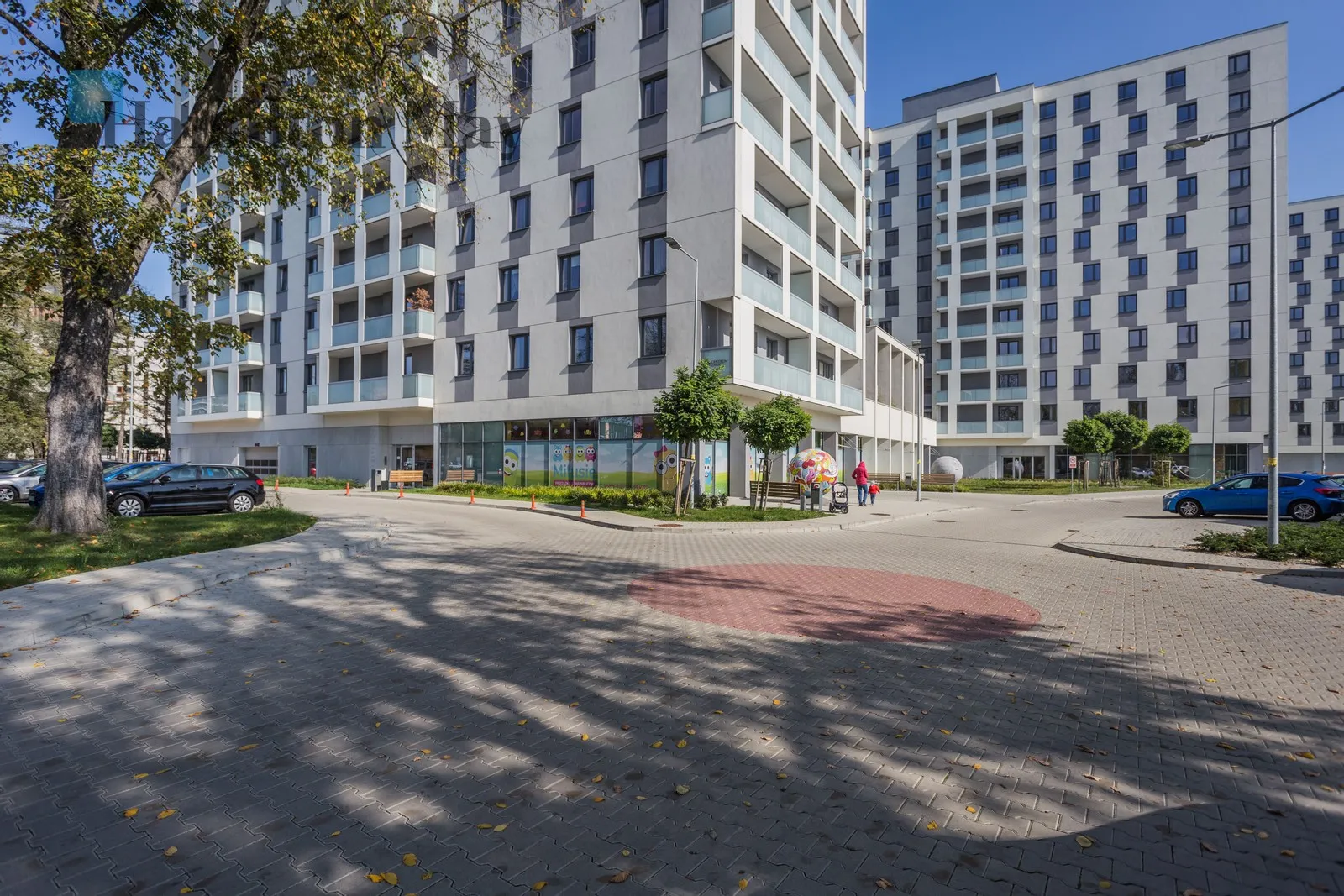 City: Kraków Street: Fabryczna Region: Grzegórzki Distance to centre: 2.46 km Level: 5 Price: 4900 PLN Bedrooms: 2 Bathrooms: 1 Size: 60m2 - slider
