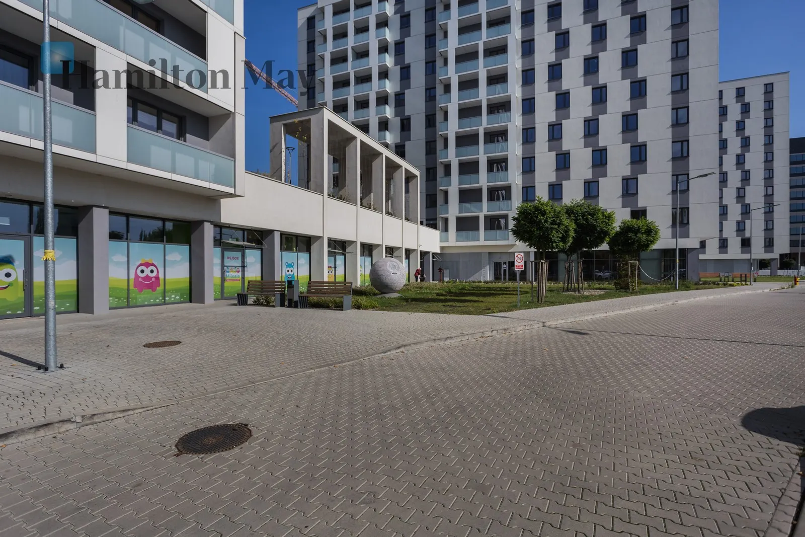 Street: Fabryczna Region: Grzegórzki Distance to centre: 2.46 km Level: 5 Price: 4900 PLN Bedrooms: 2 Bathrooms: 1 Size: 60m2 Price/m2: 82 PLN - slider