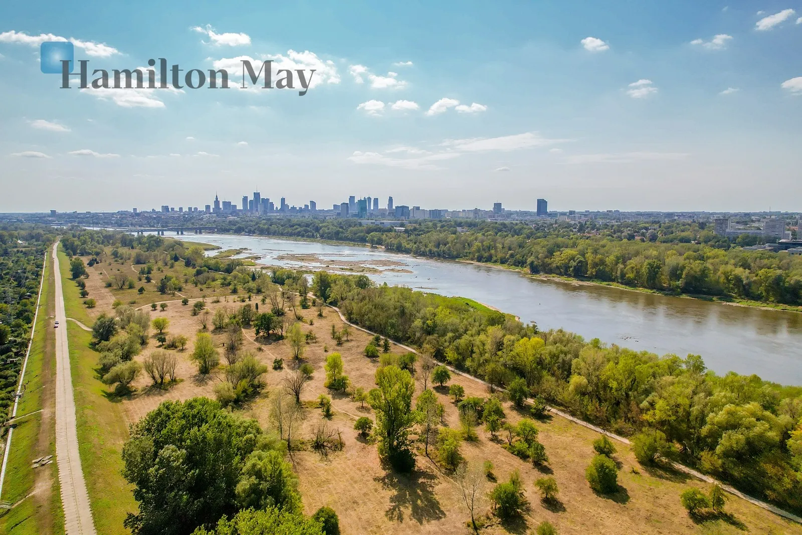 Distance to centre: 5.47 km Level: 4 Price: 2900 PLN Bedrooms: 0 Bathrooms: 1 Size: 27m2 - slider