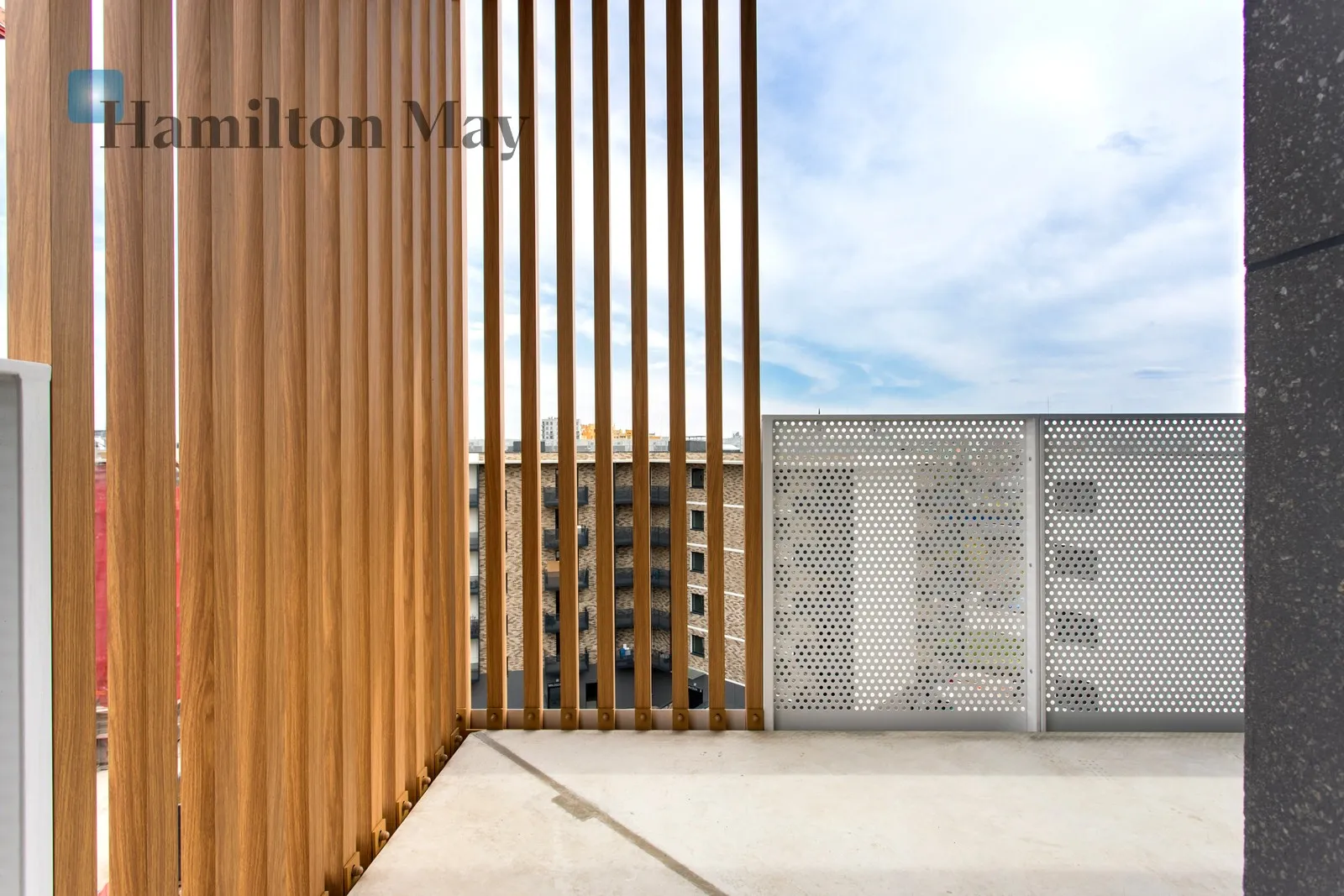 Street: Czesława Miłosza Region: Psie Pole Subregion: Kleczków Distance to centre: 2 km Level: 3 Price: 648731 PLN Bedrooms: 1 Bathrooms: 1 Size: 37.66m2 - slider