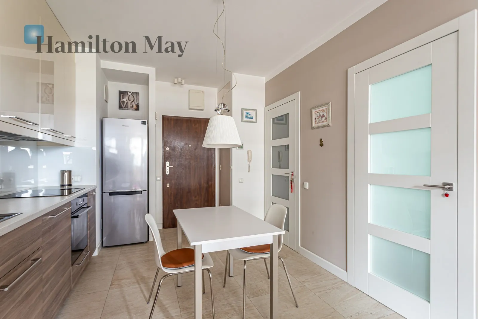 Region: Praga Południe Subregion: Gocław Distance to centre: 6.73 km Level: 4 Price: 3500 PLN Bedrooms: 1 Bathrooms: 1 Size: 40m2 - slider