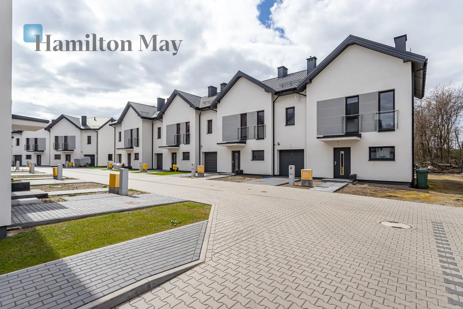 City: Warszawa Street: Międzyosiedlowa Region: Wawer Subregion: Międzylesie Price: 1466520 PLN Bedrooms: 3 Bathrooms: 2 Plot size: 290m2 - slider