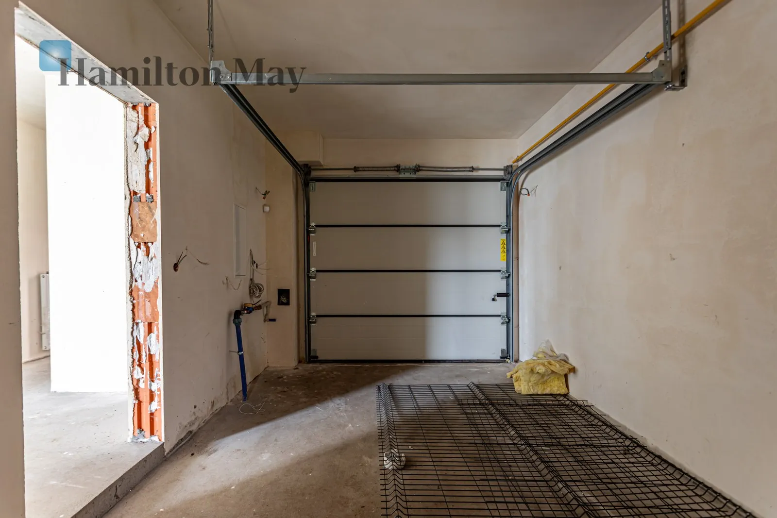 Street: Międzyosiedlowa Region: Wawer Subregion: Międzylesie Price: 1466520 PLN Bedrooms: 3 - slider