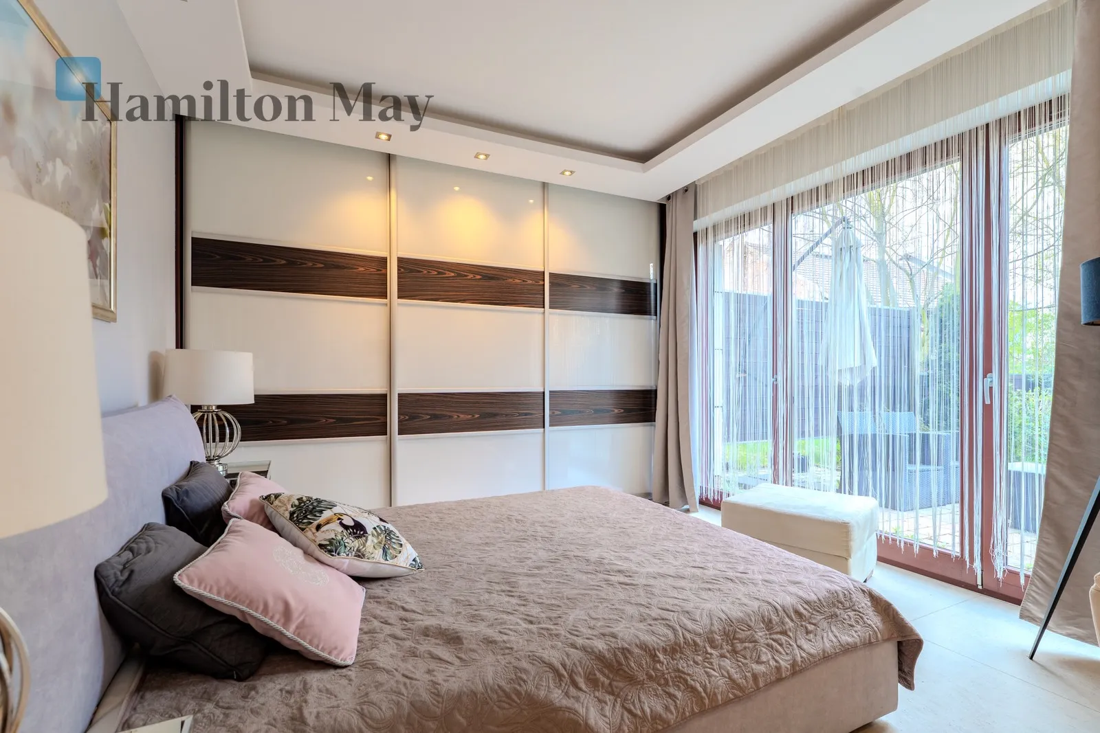 Distance to centre: 1.95 km Price: 4800 PLN Bedrooms: 1 Bathrooms: 2 Size: 58m2 Price/m2: 83 PLN - slider