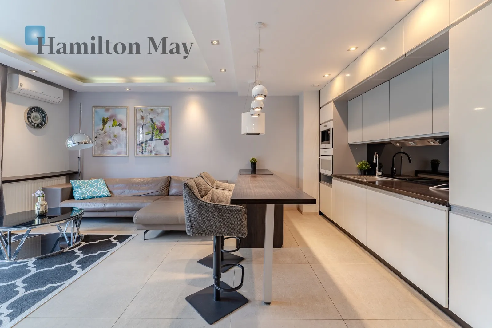 Street: Ludwinowska Region: Dębniki Distance to centre: 1.95 km Price: 4800 PLN Bedrooms: 1 Bathrooms: 2 Size: 58m2 Price/m2: 83 PLN - slider