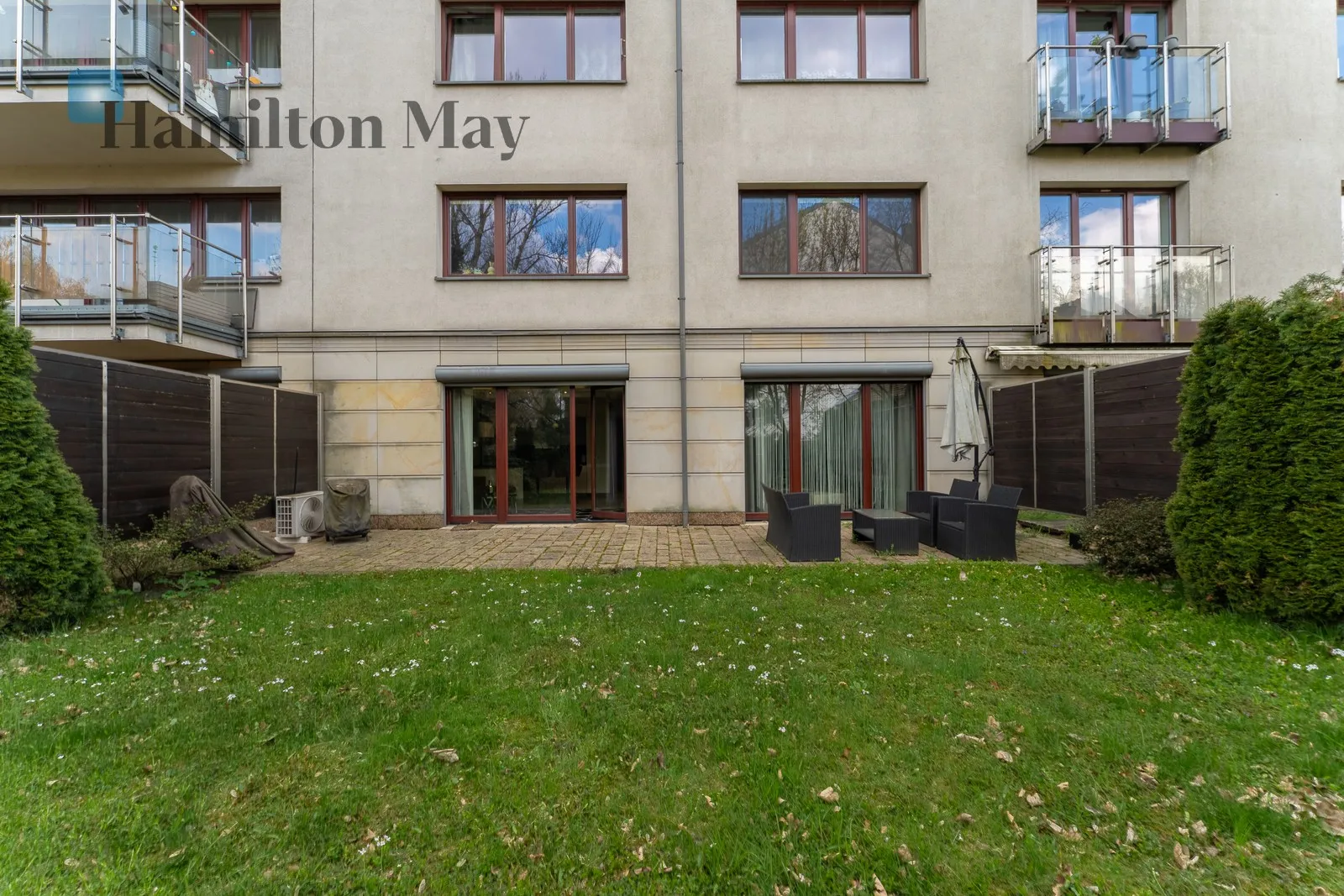 Price: 4800 PLN Bedrooms: 1 Bathrooms: 2 - slider