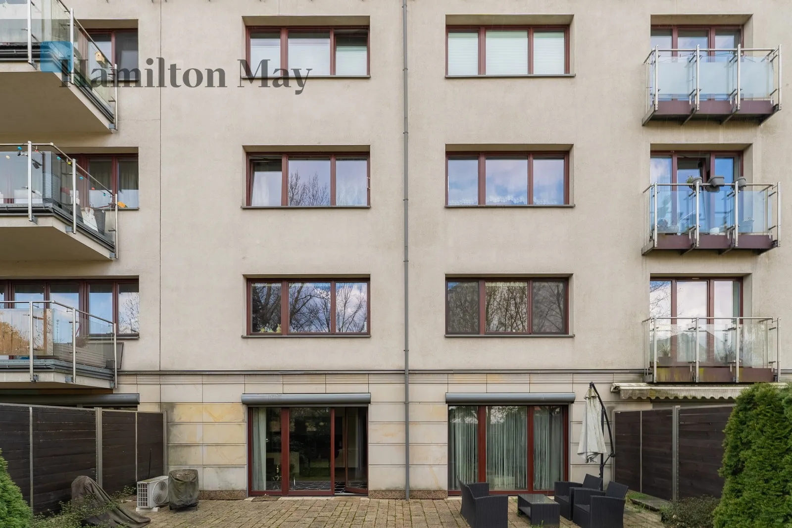 Bedrooms: 1 Bathrooms: 2 Size: 58m2 - slider