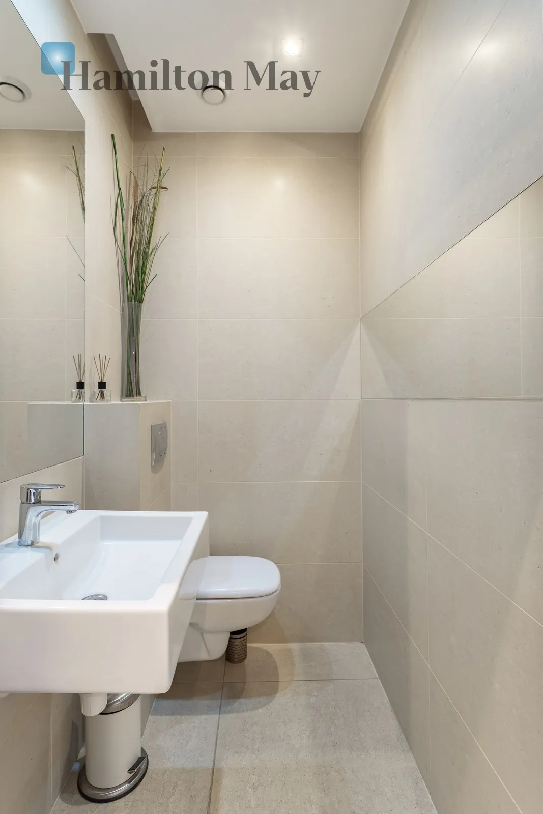 Price: 4800 PLN Bedrooms: 1 Bathrooms: 2 Size: 58m2 Price/m2: 83 PLN - slider