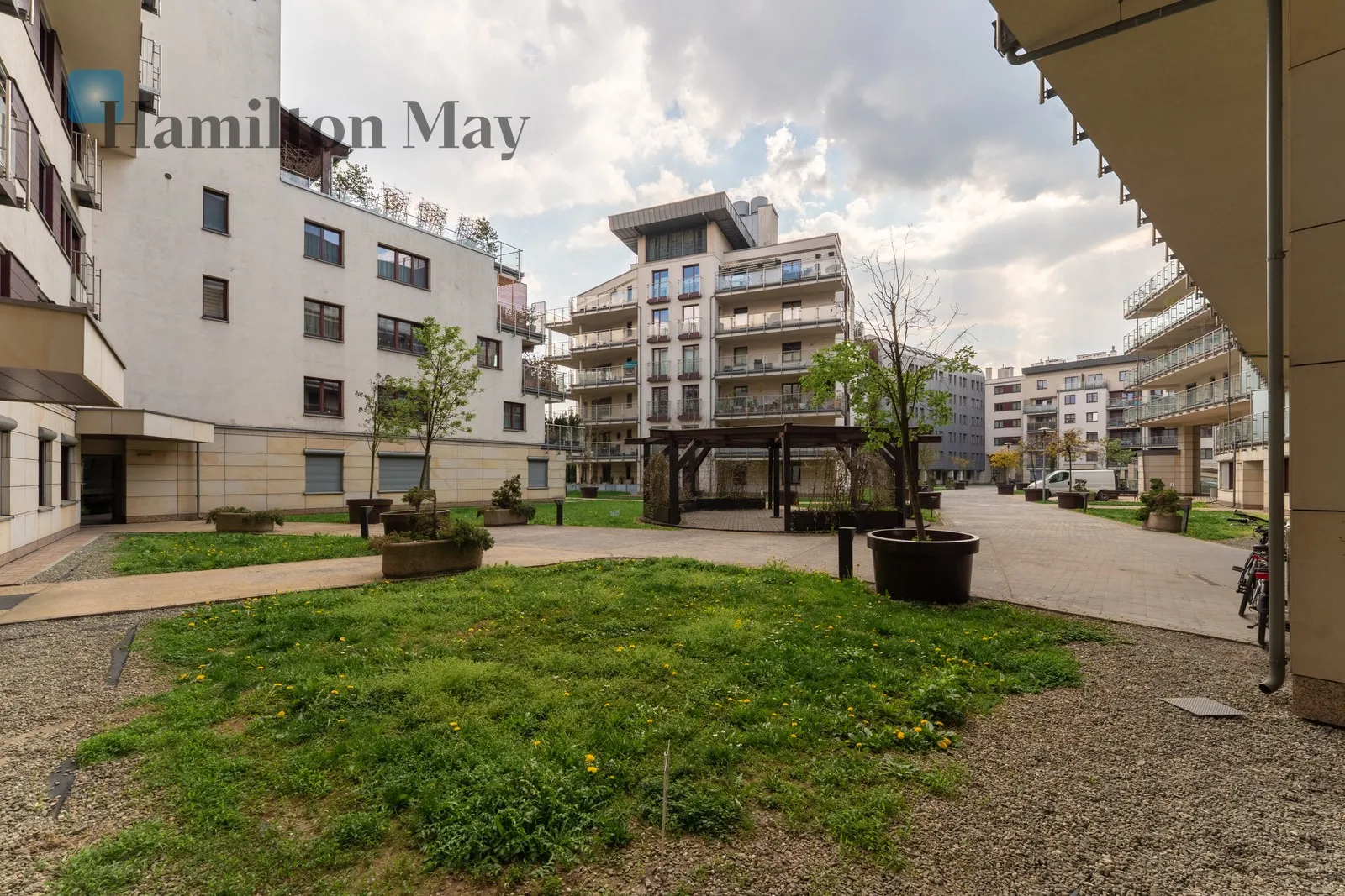 Distance to centre: 1.95 km Price: 4800 PLN - slider