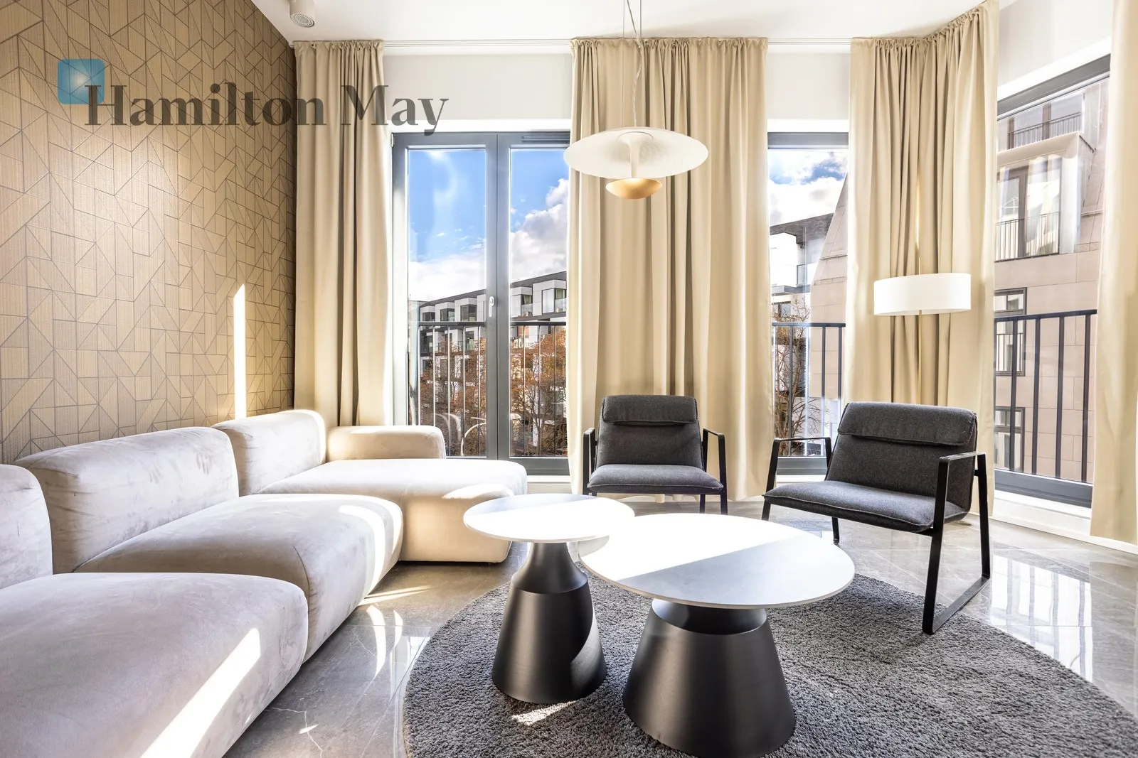 A unique 3-room apartment on Księcia Witolda Street, in a prestigious investment, only 5 minutes from the Wrocław Market Square - slider