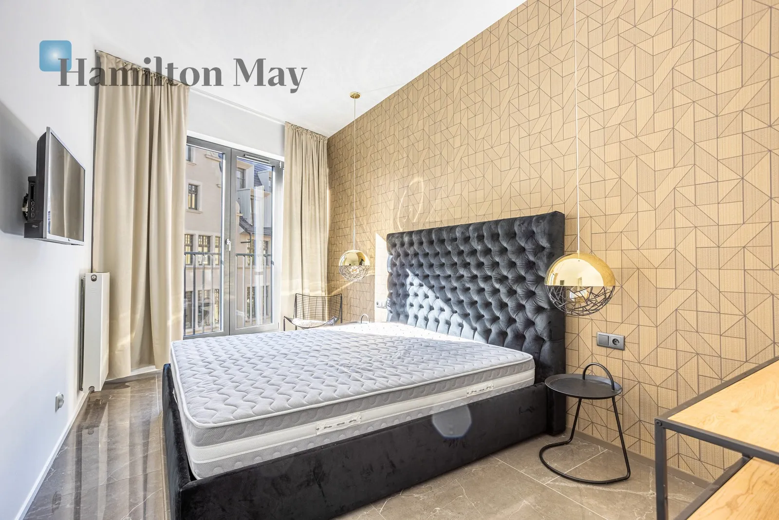 A unique 3-room apartment on Księcia Witolda Street, in a prestigious investment, only 5 minutes from the Wrocław Market Square - slider