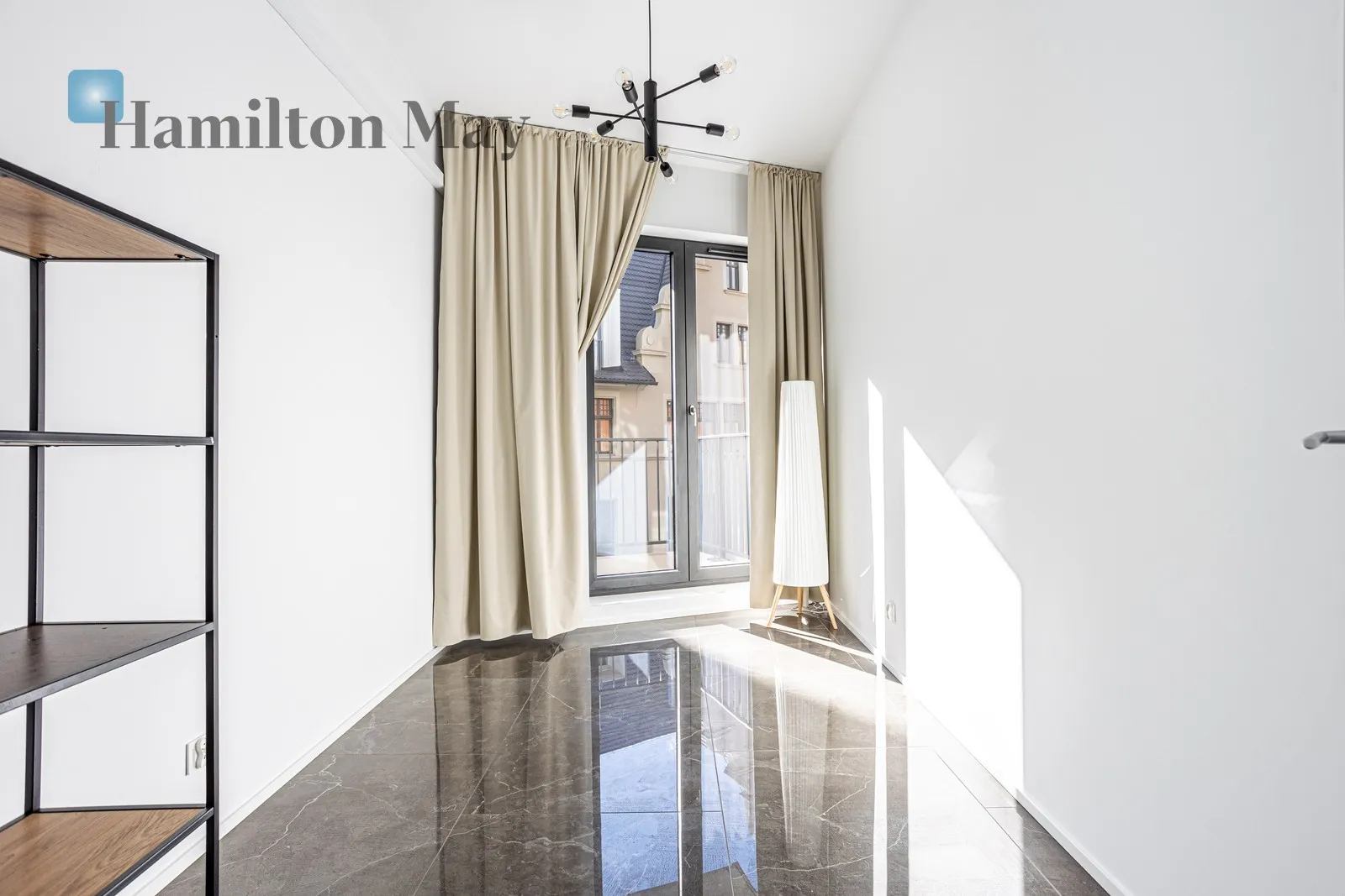 A unique 3-room apartment on Księcia Witolda Street, in a prestigious investment, only 5 minutes from the Wrocław Market Square - slider