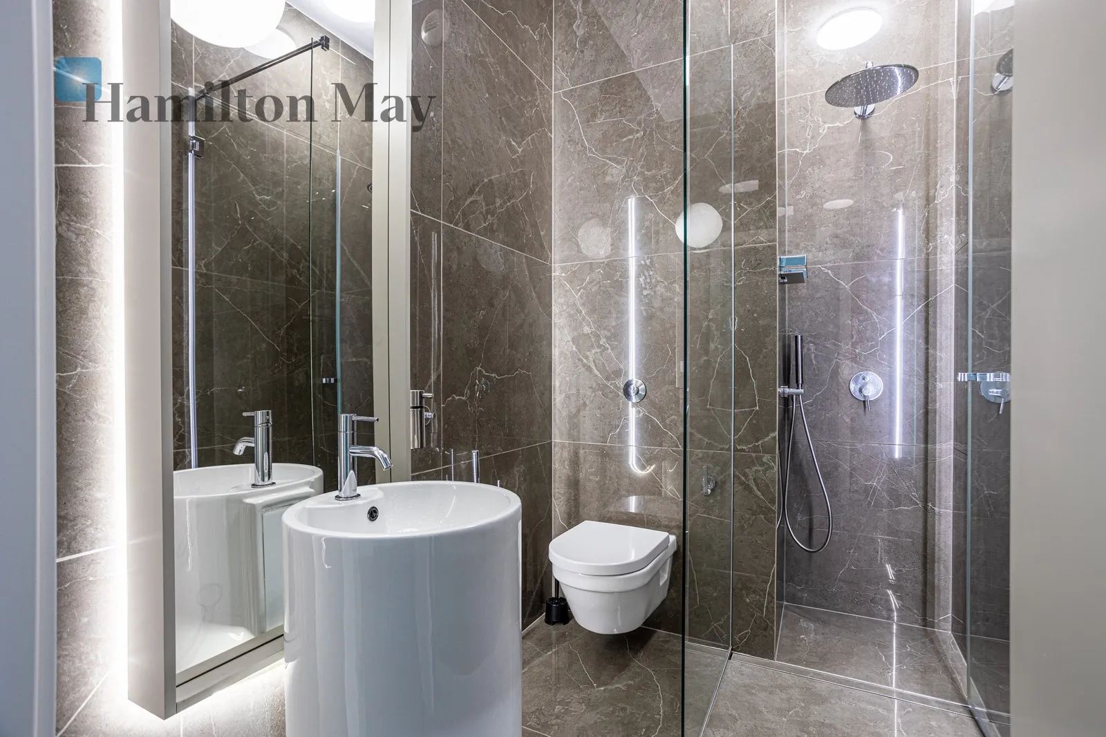 A unique 3-room apartment on Księcia Witolda Street, in a prestigious investment, only 5 minutes from the Wrocław Market Square - slider