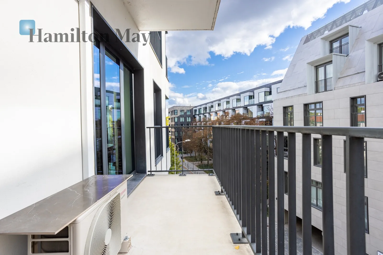 A unique 3-room apartment on Księcia Witolda Street, in a prestigious investment, only 5 minutes from the Wrocław Market Square - slider