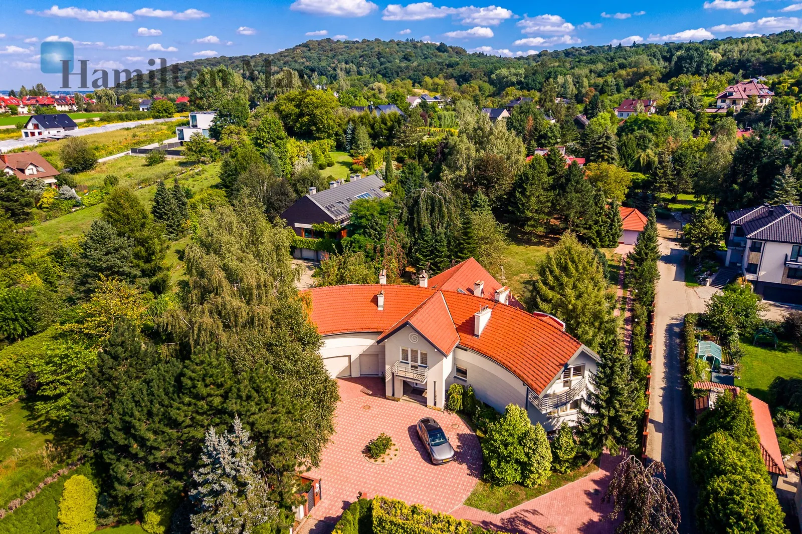 City: Kraków Street: Rzepichy Region: Zwierzyniec Subregion: Wola Justowska Distance to centre: 7 km Level: -9 Price: 8900000 PLN Bedrooms: 5 Bathrooms: 4 Plot size: 3706m2 - slider