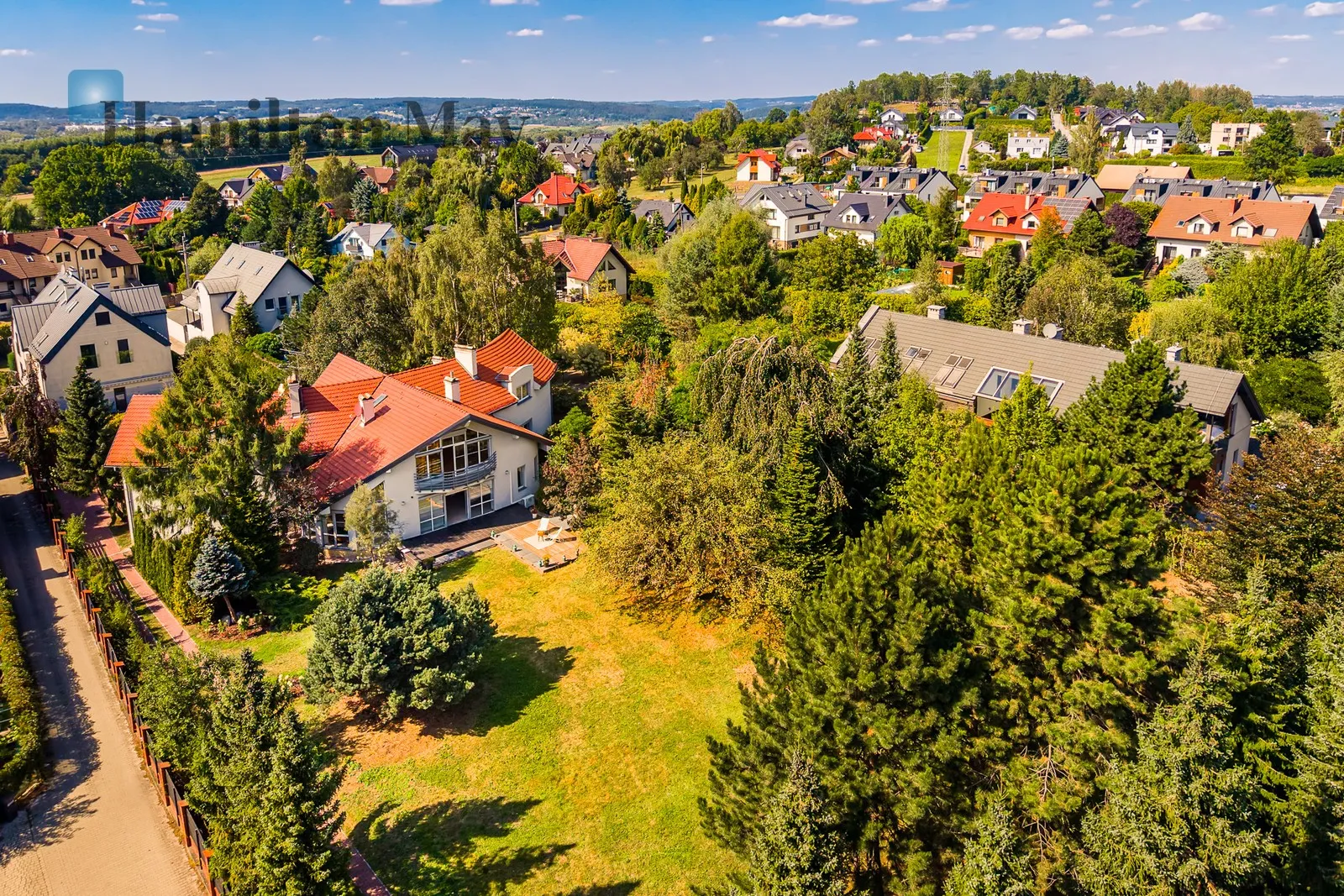 Street: Rzepichy Region: Zwierzyniec Subregion: Wola Justowska Distance to centre: 7 km Level: -9 Price: 8900000 PLN Bedrooms: 5 Bathrooms: 4 Plot size: 3706m2 - slider