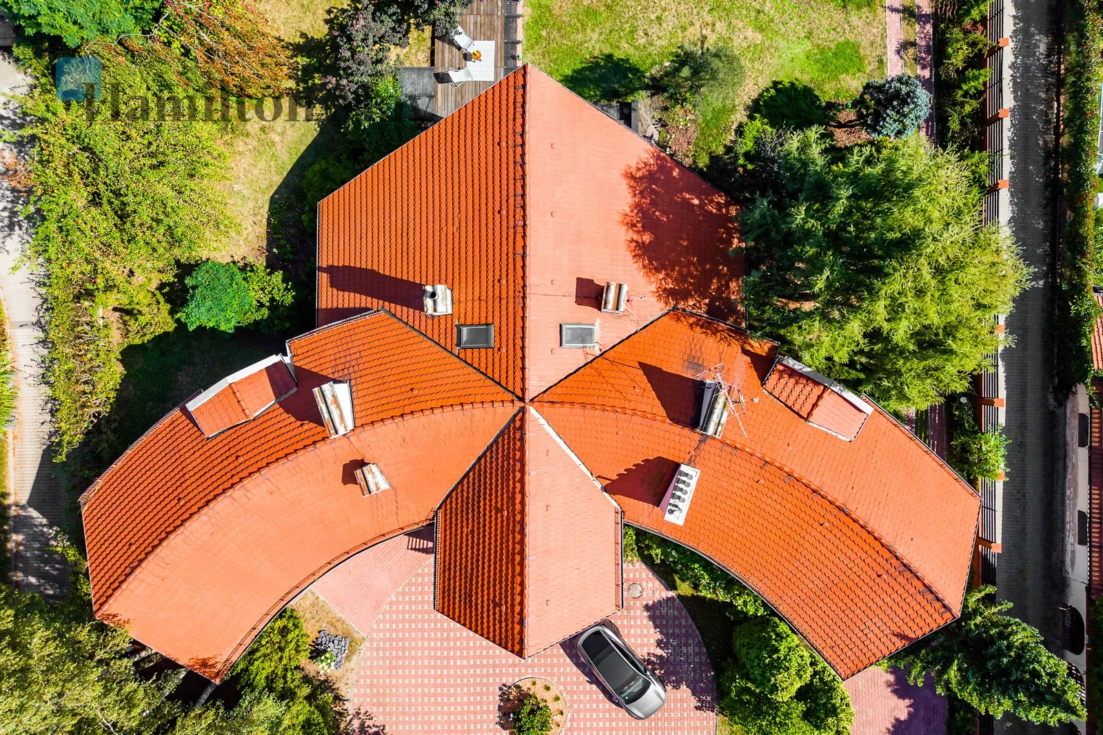 Street: Rzepichy Region: Zwierzyniec Subregion: Wola Justowska Distance to centre: 7 km Level: -9 Price: 8900000 PLN Bedrooms: 5 Bathrooms: 4 - slider