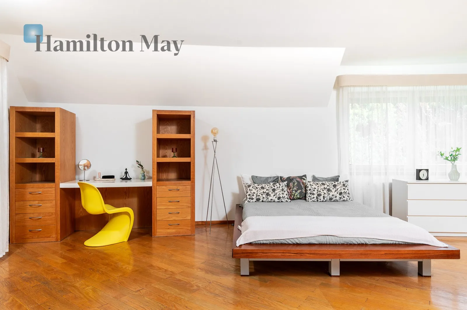 Region: Zwierzyniec Subregion: Wola Justowska Distance to centre: 7 km Level: -9 Price: 8900000 PLN Bedrooms: 5 Bathrooms: 4 - slider