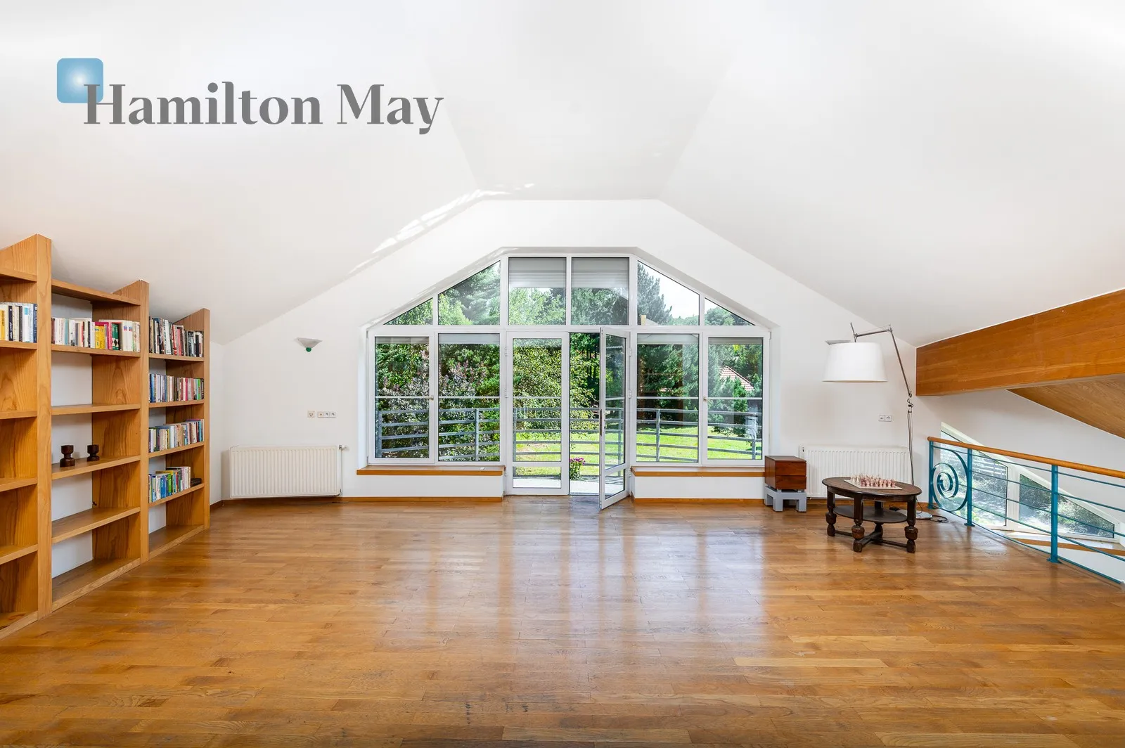 Subregion: Wola Justowska Distance to centre: 7 km Level: -9 Price: 8900000 PLN Bedrooms: 5 Bathrooms: 4 - slider