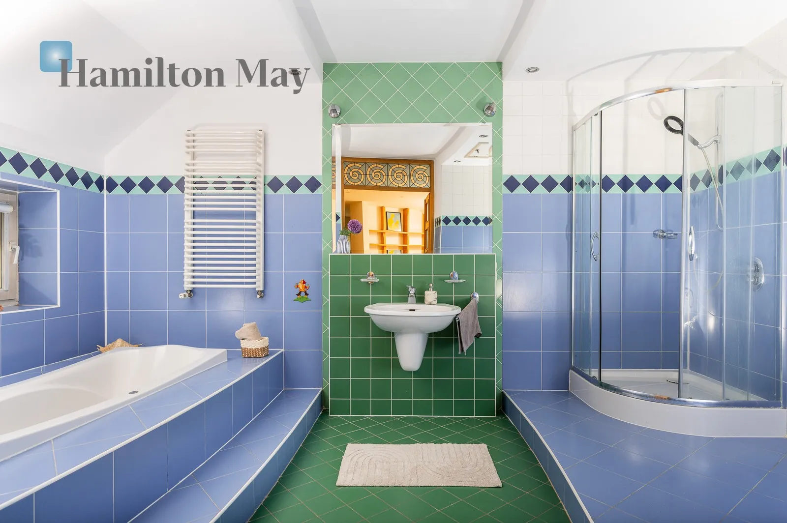 Distance to centre: 7 km Level: -9 Price: 8900000 PLN Bedrooms: 5 Bathrooms: 4 - slider