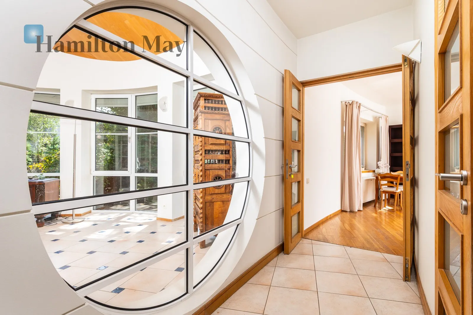 Distance to centre: 7 km Level: -9 Price: 8900000 PLN Bedrooms: 5 - slider