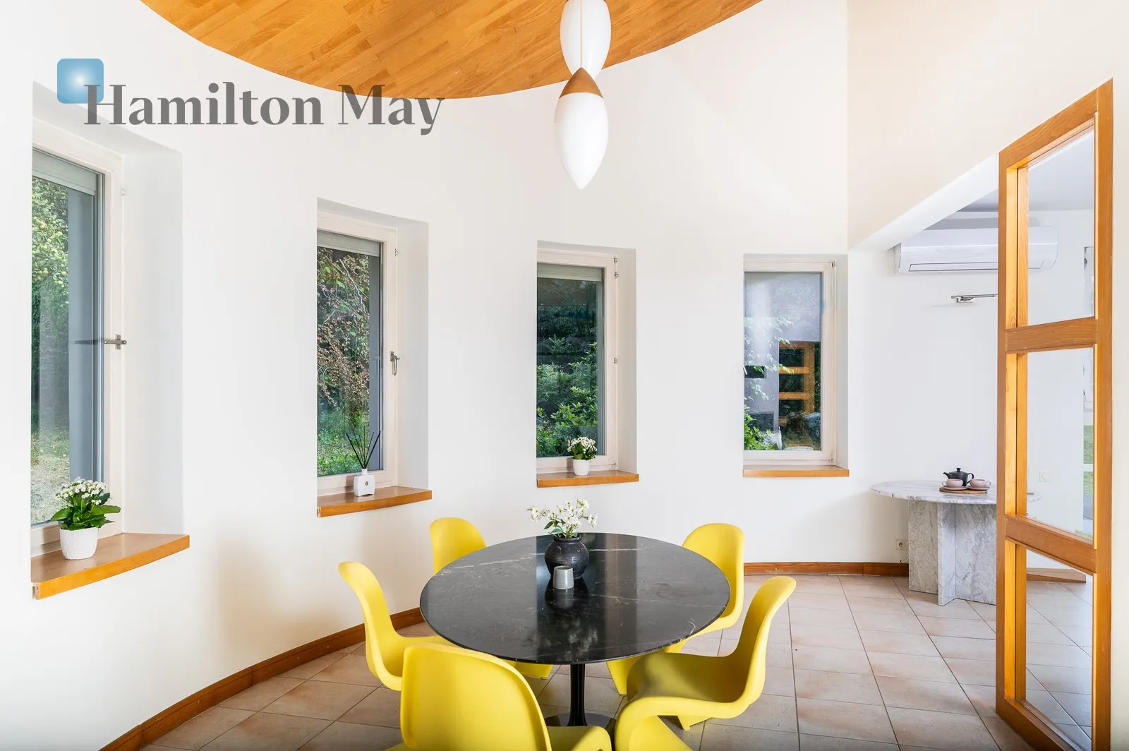 Level: -9 Price: 8900000 PLN Bedrooms: 5 - slider