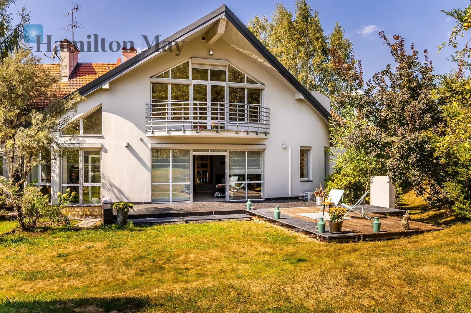 Bedrooms: 5 Bathrooms: 4 Plot size: 3706m2 - slider