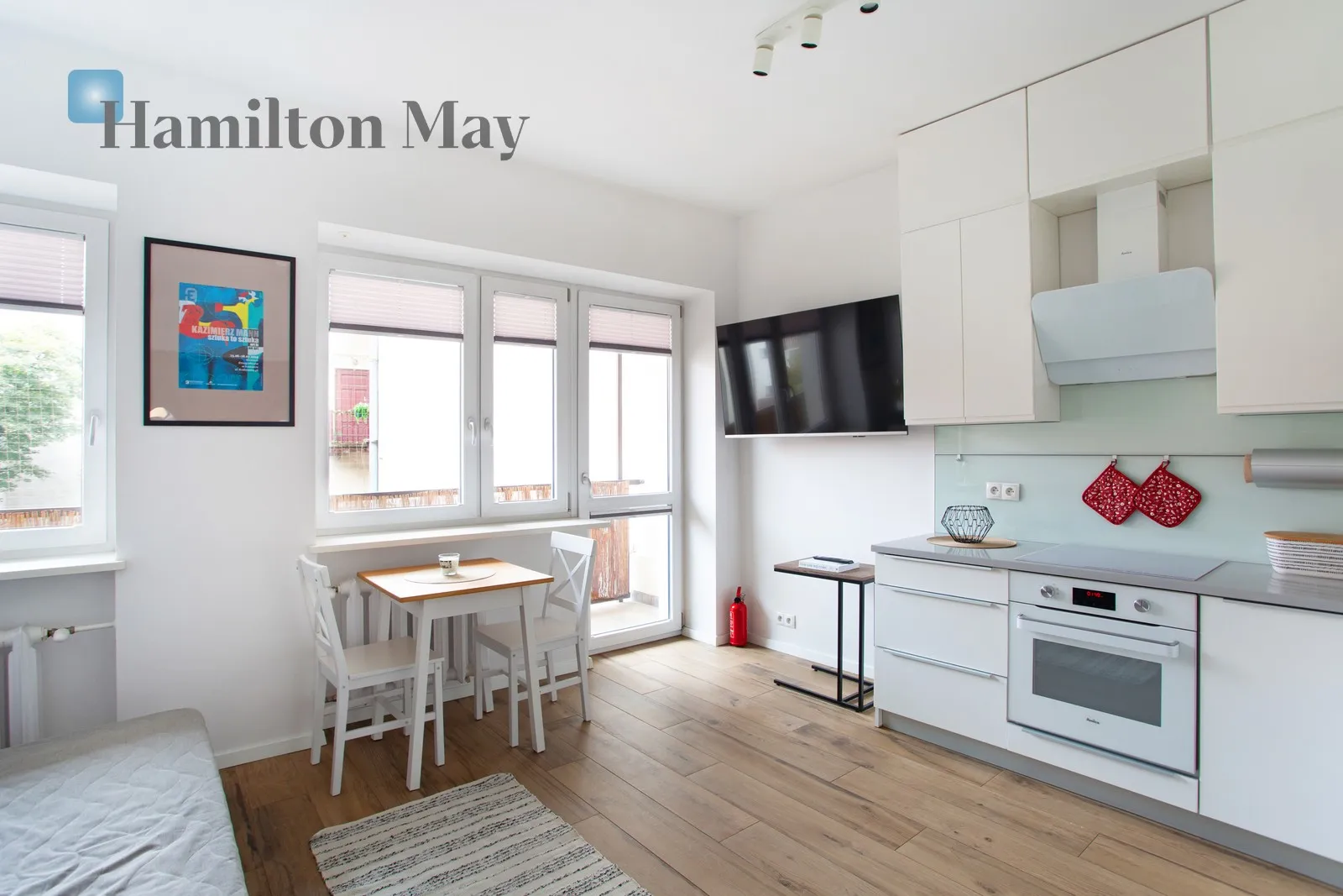 City: Kraków Street: Józefa Region: Stare Miasto Subregion: Kazimierz Distance to centre: 1.38 km Level: 2 Price: 3700 PLN Bedrooms: 2 Bathrooms: 1 Size: 56m2 Price/m2: 66 PLN - slider