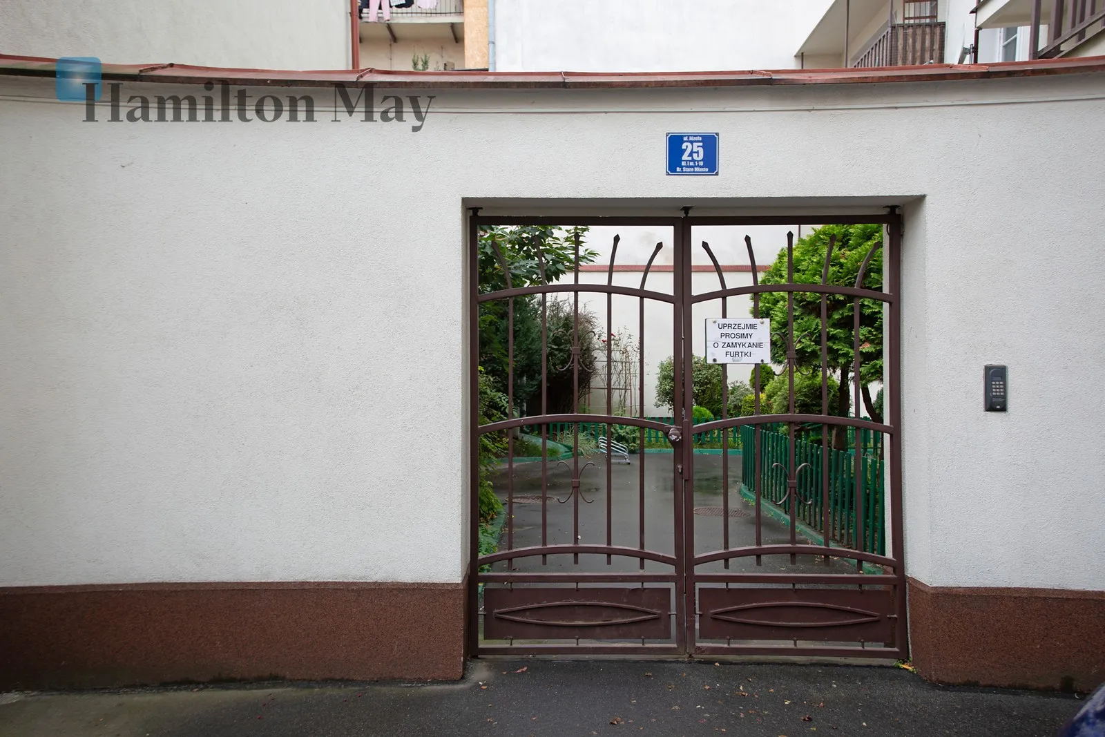 Distance to centre: 1.38 km Level: 2 Price: 3700 PLN Bedrooms: 2 - slider