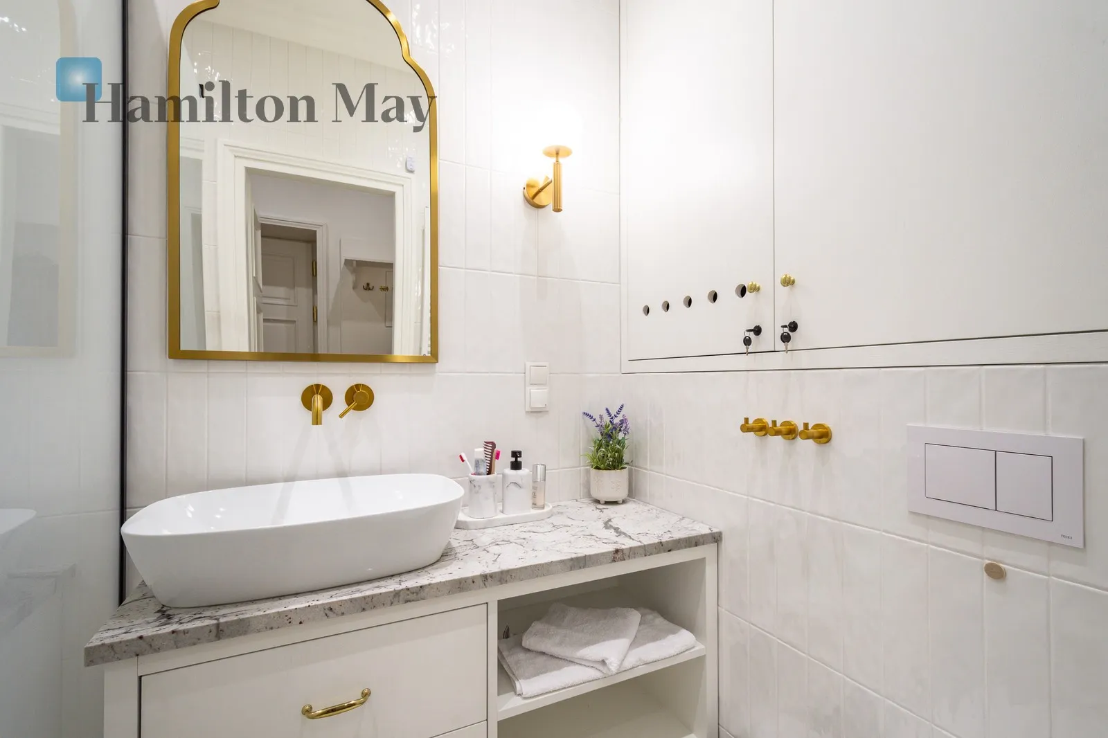 Bedrooms: 2 Bathrooms: 1 Size: 60m2 Price/m2: 97 PLN
