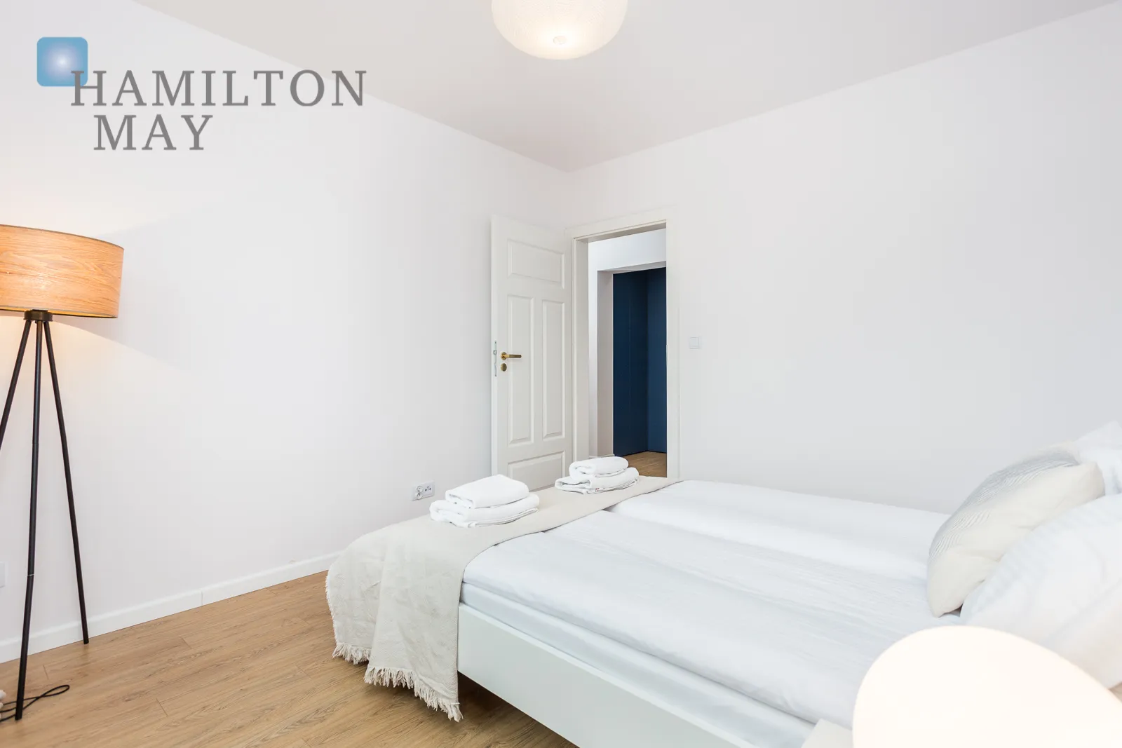 Exclusive, two-story apartment with a dressing room and two bathrooms - slider