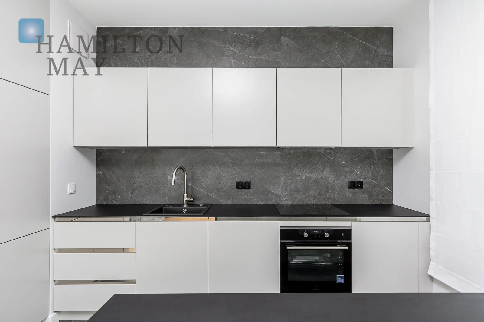 A stylish three-bedroom apartment for rent in Browary Warszawskie - slider