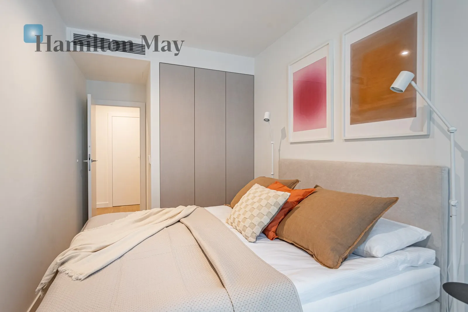 Region: Wola Subregion: Czyste Distance to centre: 1.99 km Level: 5 Price: 12500 PLN Bedrooms: 3 Bathrooms: 2 Size: 77m2 Price/m2: 162 PLN - slider