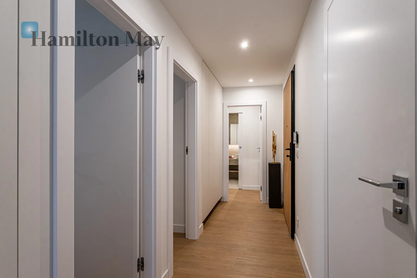 Subregion: Czyste Distance to centre: 1.99 km Level: 5 Price: 12500 PLN Bedrooms: 3 Bathrooms: 2 Size: 77m2 - slider