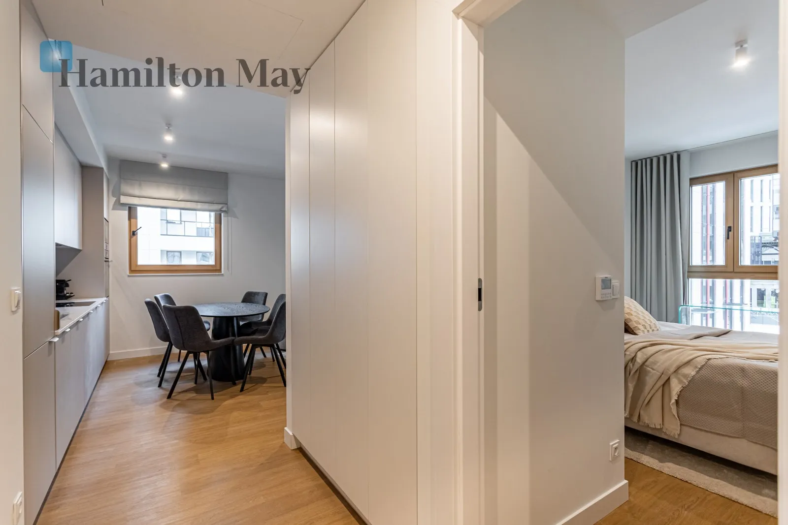 Distance to centre: 1.99 km Level: 5 Price: 12500 PLN Bedrooms: 3 Bathrooms: 2 Size: 77m2 Price/m2: 162 PLN - slider